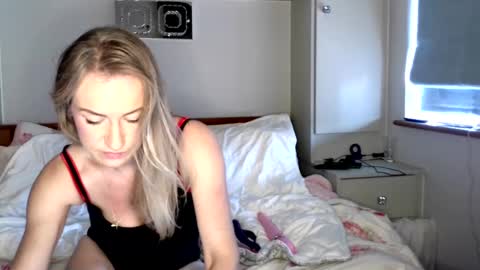 Snapshot of bambina_valentina chatting on December 2024 01:00:02 PM Totty Nutty online show from December 2024 01:00:02 PM