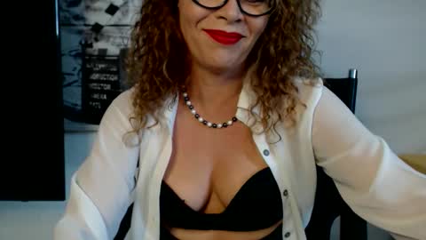Snapshot of barbaradominatrix chatting on October 2025 03:29:01 PM BARBARA DOMME online show from October 2025 03:29:01 PM