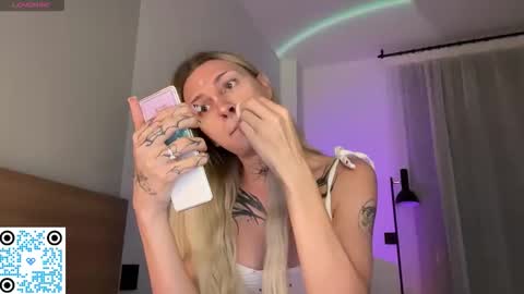 Snapshot of barbie_bi chatting on November 2025 06:40:02 PM My name is Molly. Please say hello I like talking to you. If you have any wishes or obscene desires please use the tip menu online show from November 2025 06:40:02 PM