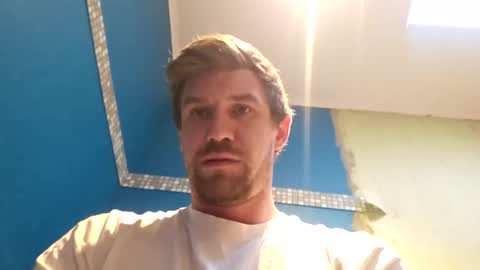 basteleus1 online show from January 2026 03:39:02 PM