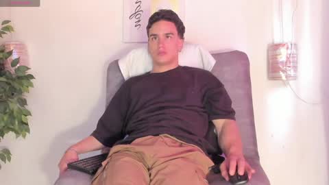 Snapshot of battista_turner chatting on April 2026 07:20:01 PM battista online show from April 2026 07:20:01 PM