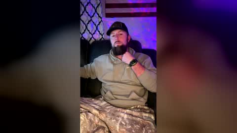 Snapshot of beardedstud4u chatting on January 2026 04:38:01 AM beardedstud4u online show from January 2026 04:38:01 AM