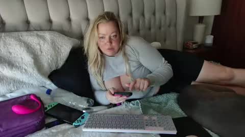 Snapshot of beauty4agent chatting on December 2024 08:47:02 PM beauty4agent online show from December 2024 08:47:02 PM