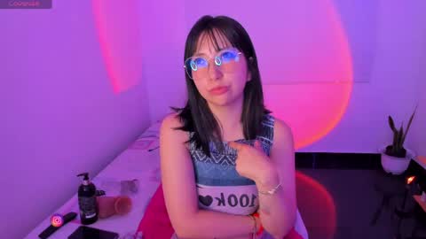 Snapshot of becca_be_ chatting on June 2026 06:52:02 AM Becca is here online show from June 2026 06:52:02 AM