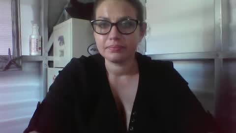 Snapshot of beccabee37 chatting on February 2026 05:42:01 PM beccabee37 online show from February 2026 05:42:01 PM