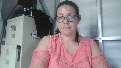 Snapshot of beccabee37 chatting on February 2026 05:13:02 PM beccabee37 online show from February 2026 05:13:02 PM