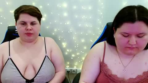 Snapshot of beckyandellen chatting on April 2026 07:53:01 PM BeckyAndEllen online show from April 2026 07:53:01 PM