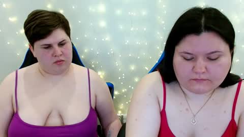 Snapshot of beckyandellen chatting on April 2026 12:44:02 PM BeckyAndEllen online show from April 2026 12:44:02 PM