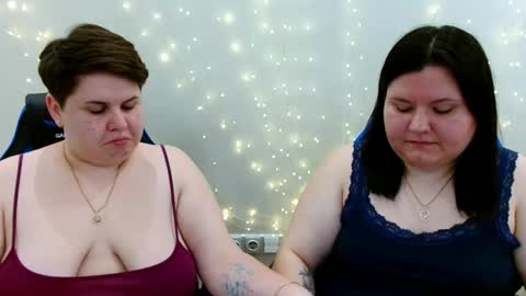 Snapshot of beckyandellen chatting on May 2026 10:23:02 AM BeckyAndEllen online show from May 2026 10:23:02 AM