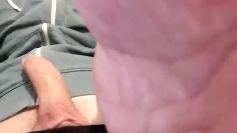 Snapshot of beeboysama chatting on October 2025 11:02:01 PM TheBee online show from October 2025 11:02:01 PM