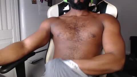 Snapshot of beefyhairyjock chatting on November 2025 10:19:02 PM beefyhairyjock online show from November 2025 10:19:02 PM