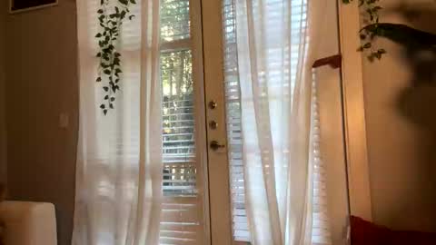 Snapshot of beeutee437 chatting on October 2025 09:14:02 PM veronica B online show from October 2025 09:14:02 PM