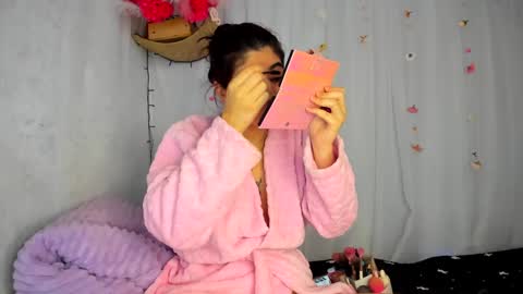 modelo independiente online show from October 2025 06:08:02 PM