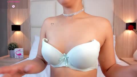 Snapshot of bella1207 chatting on January 2025 07:07:02 PM Bella cam online show from January 2025 07:07:02 PM