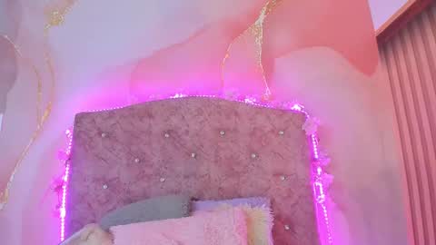 Snapshot of bella__sweets chatting on March 2025 01:14:02 AM Melanie online show from March 2025 01:14:02 AM