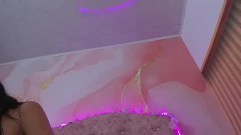 Melanie  online show from December 2025 10:31:01 AM