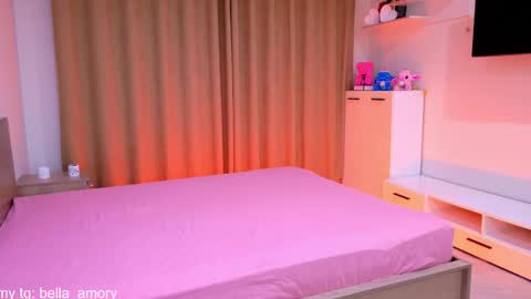 Bella online show from November 2025 08:18:01 PM