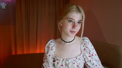 Snapshot of bella_amoury chatting on May 2026 12:01:01 PM Bella online show from May 2026 12:01:01 PM