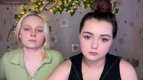 Snapshot of bella_and_alice chatting on May 2026 04:33:01 PM bella_and_alice online show from May 2026 04:33:01 PM