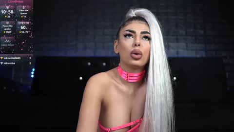 Snapshot of bella_blonda chatting on January 2025 10:57:01 PM Emma Bella online show from January 2025 10:57:01 PM