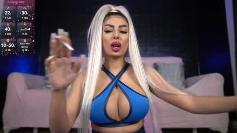 Snapshot of bella_blonda chatting on February 2025 08:14:02 PM Emma Bella online show from February 2025 08:14:02 PM