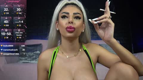 Snapshot of bella_blonda chatting on February 2025 08:10:01 PM Emma Bella online show from February 2025 08:10:01 PM