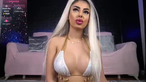 Snapshot of bella_blonda chatting on February 2025 06:37:01 PM Emma Bella online show from February 2025 06:37:01 PM