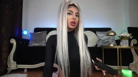Snapshot of bella_blonda chatting on February 2025 10:43:01 PM Emma Bella online show from February 2025 10:43:01 PM