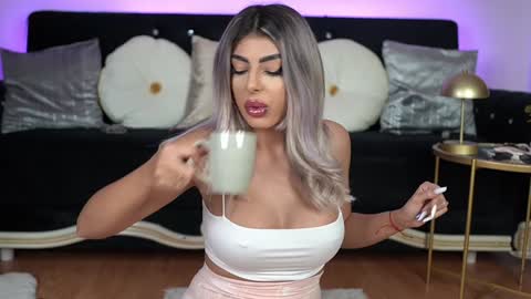 Snapshot of bella_blonda chatting on March 2025 07:37:02 PM Emma Bella online show from March 2025 07:37:02 PM
