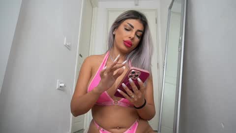 Snapshot of bella_blonda chatting on September 2025 11:30:01 PM Emma Bella online show from September 2025 11:30:01 PM