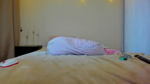 Snapshot of bella_foryou chatting on December 2024 07:35:02 AM NastyaThere are legends that in this room all your wishes can come true Private is Open online show from December 2024 07:35:02 AM