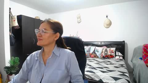Snapshot of bella_ghisell chatting on February 2025 04:10:01 AM Bella online show from February 2025 04:10:01 AM