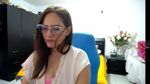 Snapshot of bella_ghisell chatting on October 2025 11:46:01 PM Bella online show from October 2025 11:46:01 PM