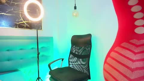     online show from December 2025 08:25:01 PM