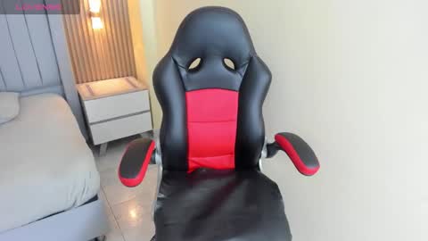 Snapshot of bella_stone3 chatting on February 2026 07:20:02 PM BELLA STONE online show from February 2026 07:20:02 PM