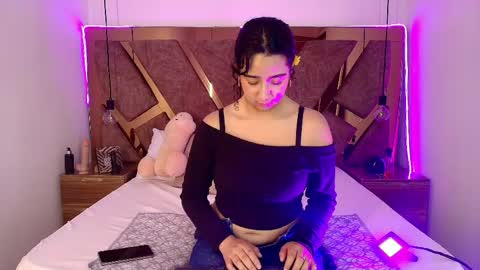 Bella Swwan  online show from June 2026 08:43:01 PM