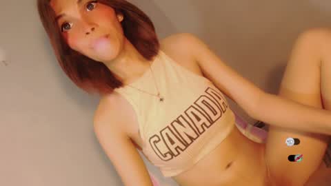 Snapshot of bella_tara chatting on December 2024 02:19:02 PM Bella online show from December 2024 02:19:02 PM