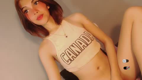 Snapshot of bella_tara chatting on December 2024 01:18:01 AM Bella online show from December 2024 01:18:01 AM