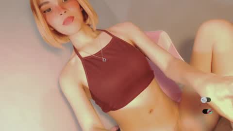 Snapshot of bella_tara chatting on December 2024 07:54:02 PM Bella online show from December 2024 07:54:02 PM