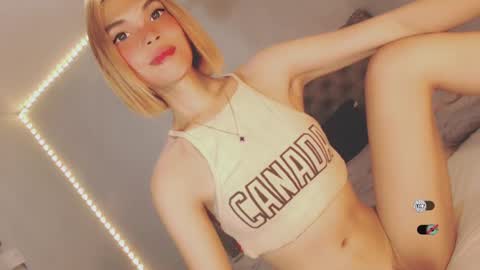 Snapshot of bella_tara chatting on January 2025 04:25:02 AM Bella online show from January 2025 04:25:02 AM