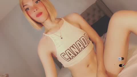 Snapshot of bella_tara chatting on January 2025 08:18:01 PM Bella online show from January 2025 08:18:01 PM