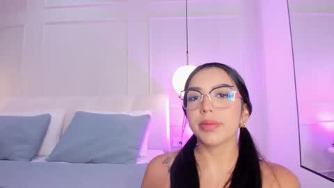 Snapshot of bella_vibes chatting on March 2026 08:37:01 PM B E L L A online show from March 2026 08:37:01 PM