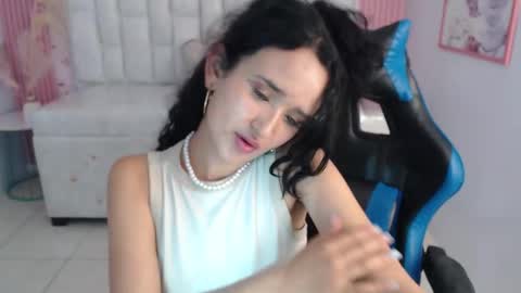 Bella online show from October 2025 10:42:02 PM