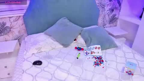 Snapshot of bellaa_becca chatting on December 2024 07:57:01 PM Bella Becca online show from December 2024 07:57:01 PM