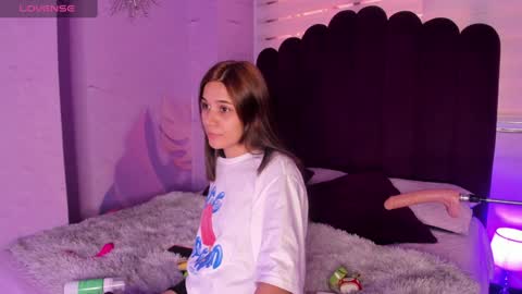 Snapshot of bellaa_becca chatting on December 2024 06:49:01 PM Bella Becca online show from December 2024 06:49:01 PM