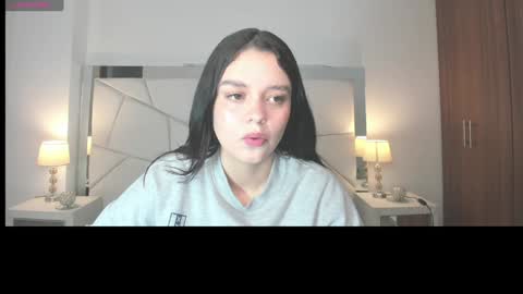 Snapshot of bellaa_hadid_ chatting on January 2025 04:16:02 PM Bella Hadid online show from January 2025 04:16:02 PM