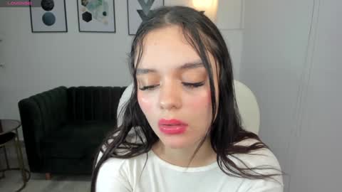 Snapshot of bellaa_hadid_ chatting on January 2025 07:34:01 PM Bella Hadid online show from January 2025 07:34:01 PM