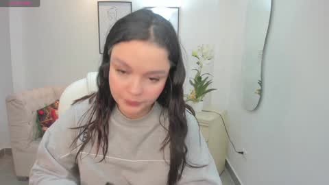 Snapshot of bellaa_hadid_ chatting on January 2025 11:16:01 AM Bella Hadid online show from January 2025 11:16:01 AM