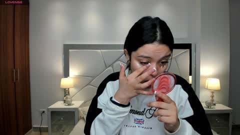 Snapshot of bellaa_hadid_ chatting on February 2025 11:21:01 AM Bella Hadid online show from February 2025 11:21:01 AM