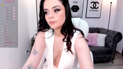 Snapshot of bellaa_hadid_ chatting on March 2025 03:45:02 PM Bella Hadid online show from March 2025 03:45:02 PM